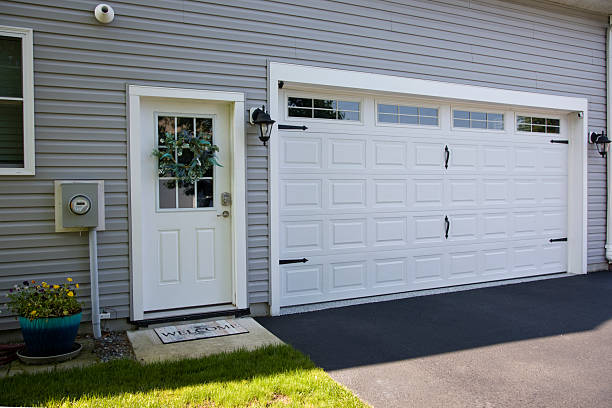 24/7 Emergency Garage Door Panel Replacement experts in Escatawpa, MS